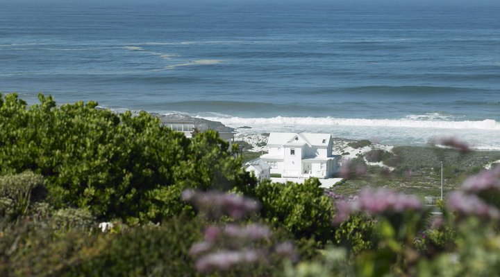 The White House Beach Villa