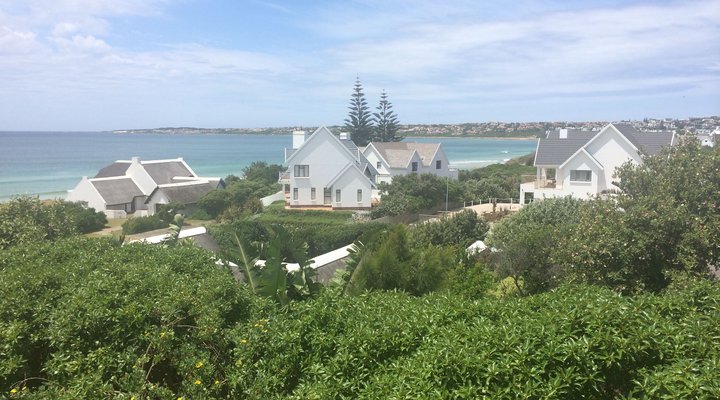 Beach House Bahari
