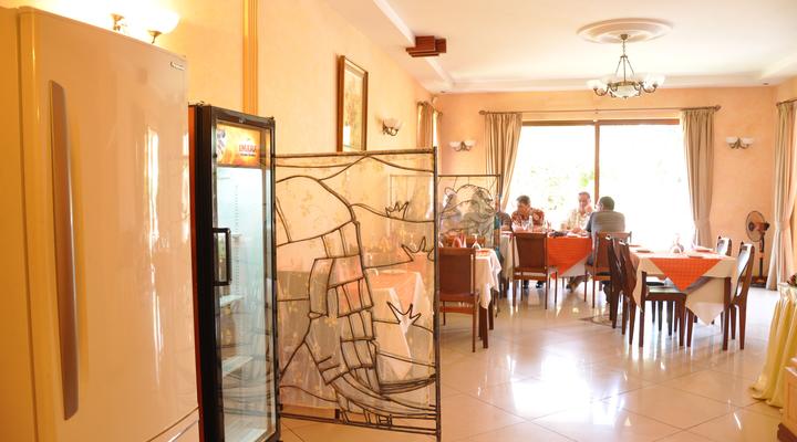 Shangri-La Nyonyi Apartments