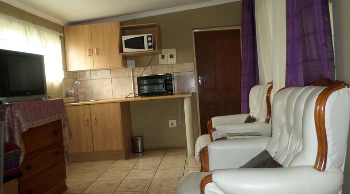 Villa Luca Guest House & Chalets