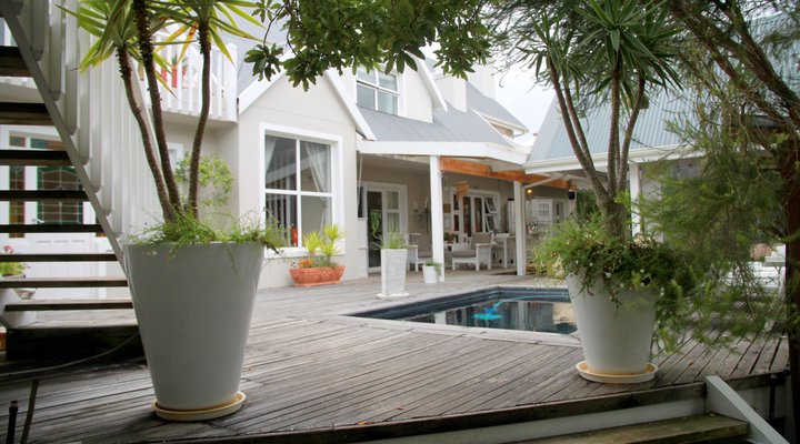 Sea Breeze Beach House 