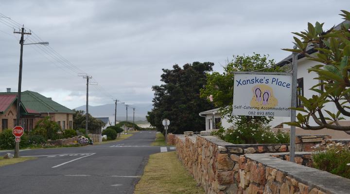 Xanske's Place with Wood fired Hot Tub