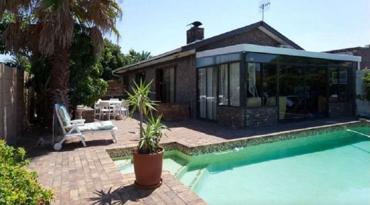 Sue's BnB in Bothasig