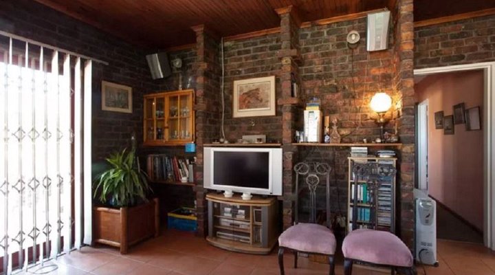 Sue's BnB in Bothasig