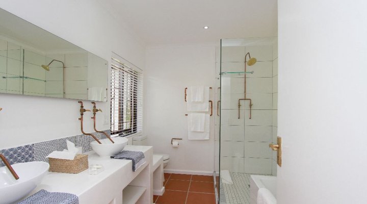 Long Story Guest House & Cooks Kitchen
