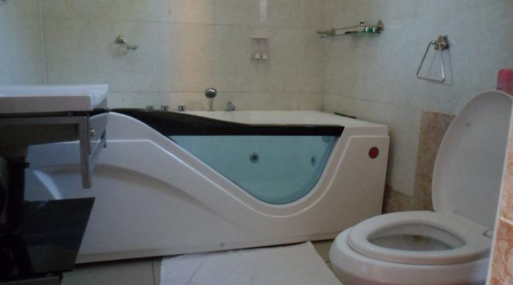 Gumare Executive Inn