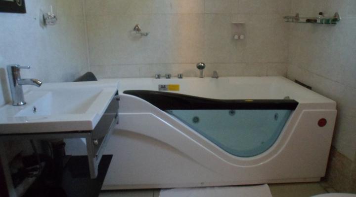 Gumare Executive Inn