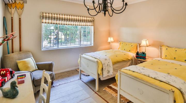 Cecelia's Holiday Manor