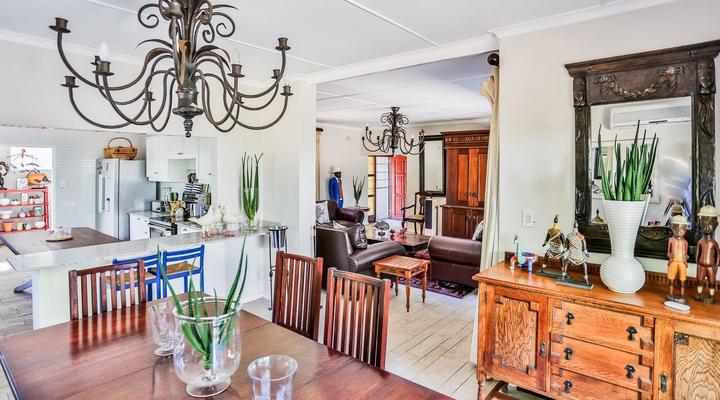 Cecelia's Holiday Manor