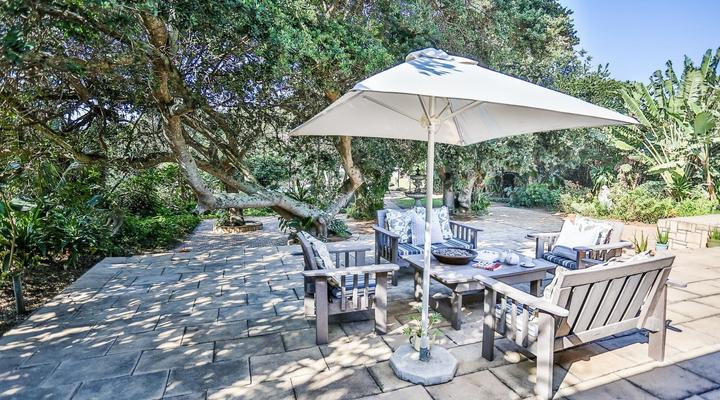 Cecelia's Holiday Manor