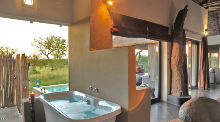 4 Nights, 2 Luxury Lodges in Balule Nature Reserve