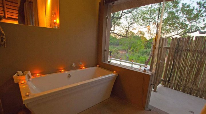 4 Nights, 2 Luxury Lodges in Balule Nature Reserve