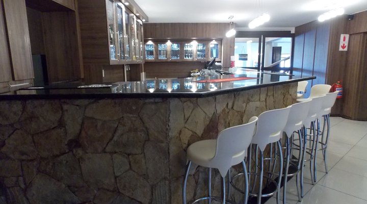 Sierra on Main Hotel