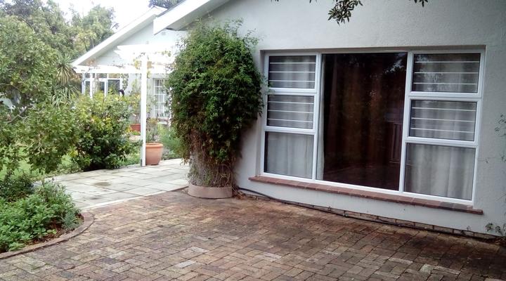 White Picket Fence Cottage on Immelman