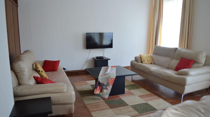 Lolo's Three Bedroom Apartment