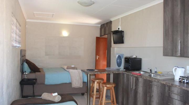 Lion's Den Guest House