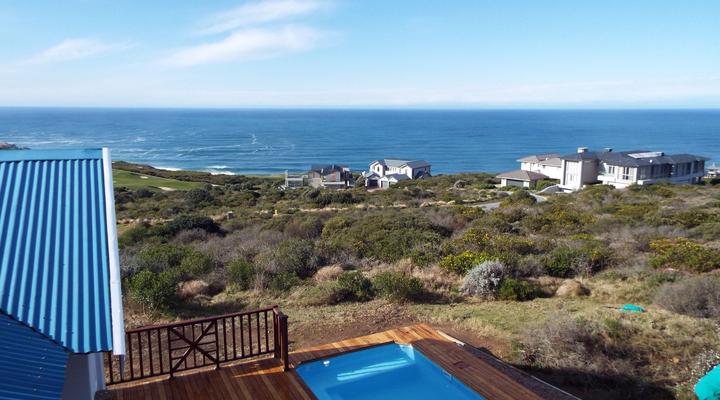 Pinnacle Point Pool Lodge