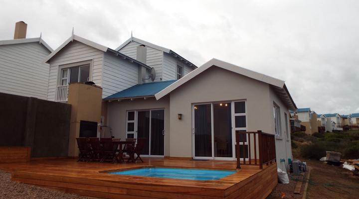 Pinnacle Point Pool Lodge