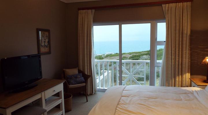 Pinnacle Point Pool Lodge