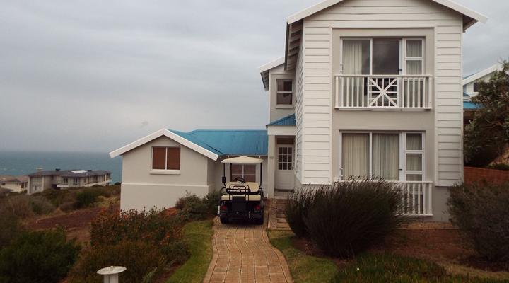 Pinnacle Point Pool Lodge