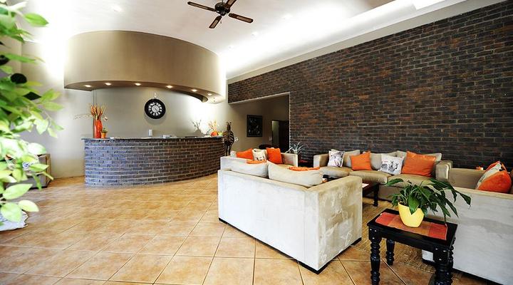 Woodridge Palms Boutique Hotel