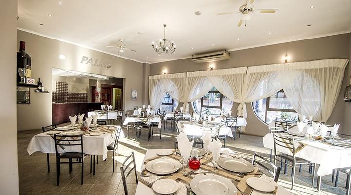 Woodridge Palms Boutique Hotel