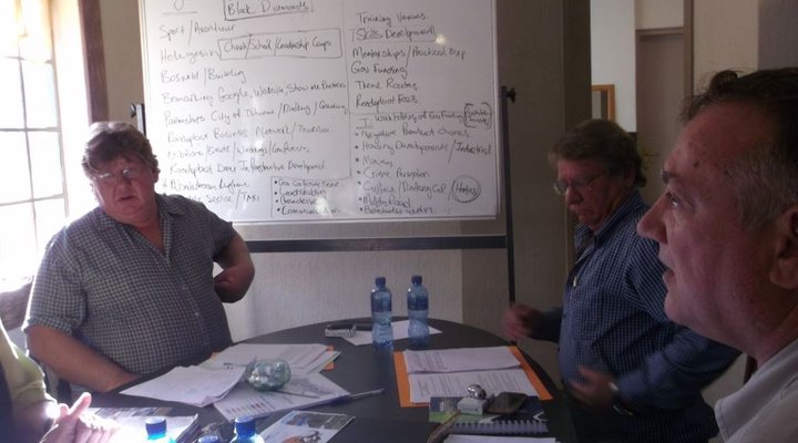 Tussen-I-Bome Oxwagon Resort