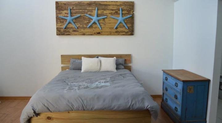 16 on Beach Crescent