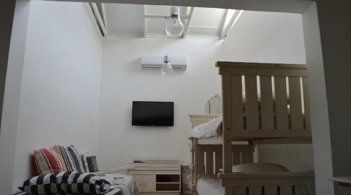 16 on Beach Crescent