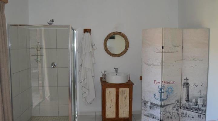 16 on Beach Crescent