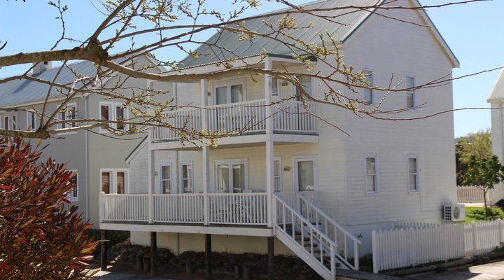 Cherry Blossom Cottage On Thesen Islands