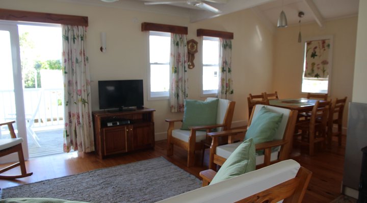 Cherry Blossom Cottage On Thesen Islands