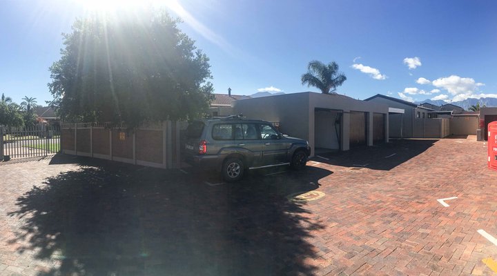 Cozy Town House in Strand