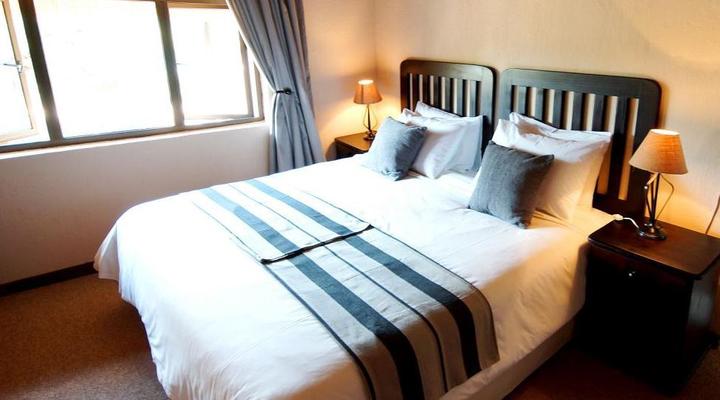 Tau Self-catering House