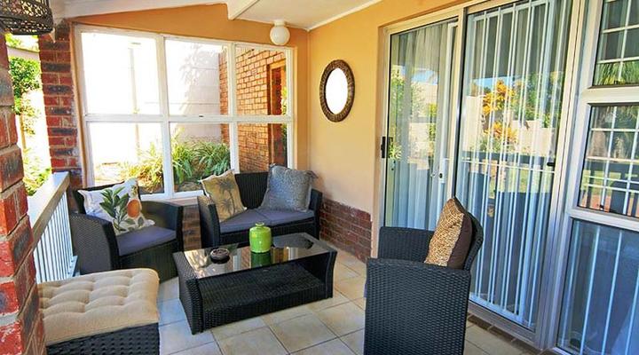 La Loggia on Broadwood