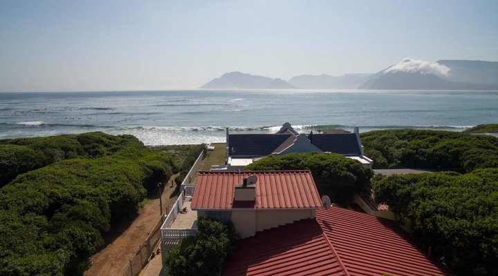 Long Beach Holiday Home