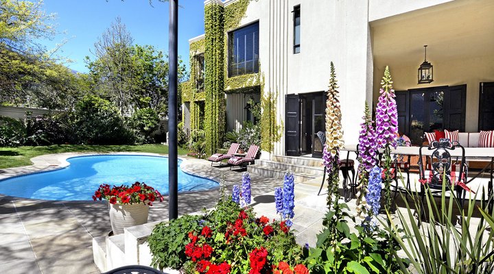 21 Roux Street Guesthouse