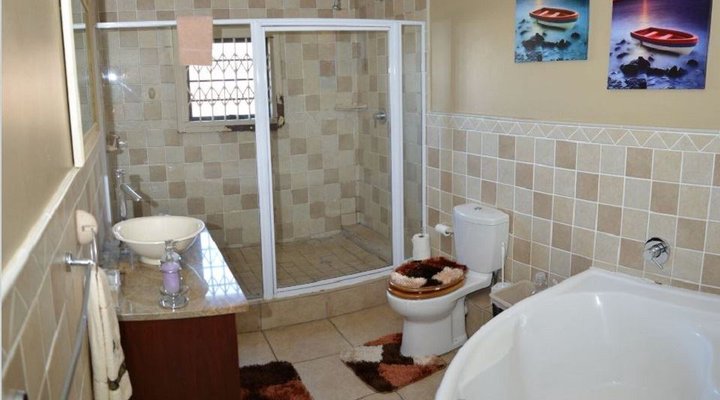 DeeKay's VIP Guesthouse