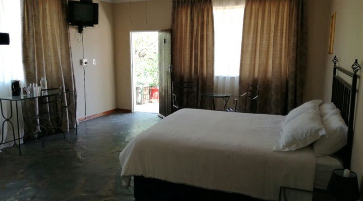 Valencia Country Lodge