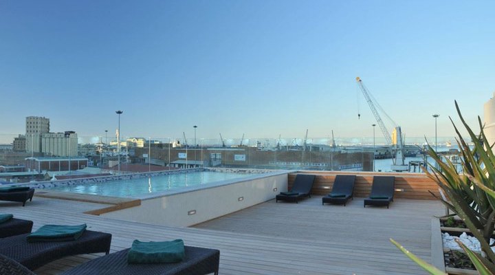 001 Harbour Bridge Hotel and Suites