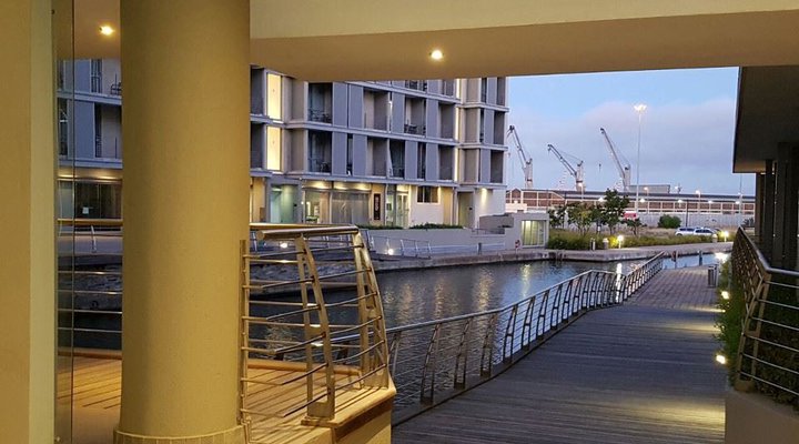 001 Harbour Bridge Hotel and Suites