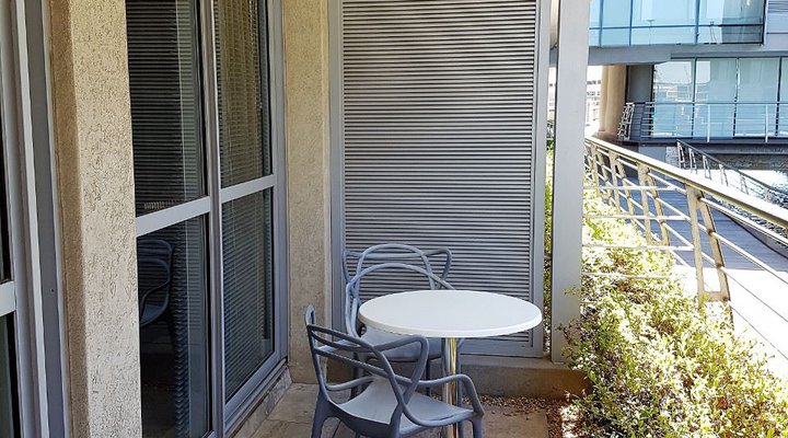 001 Harbour Bridge Hotel and Suites