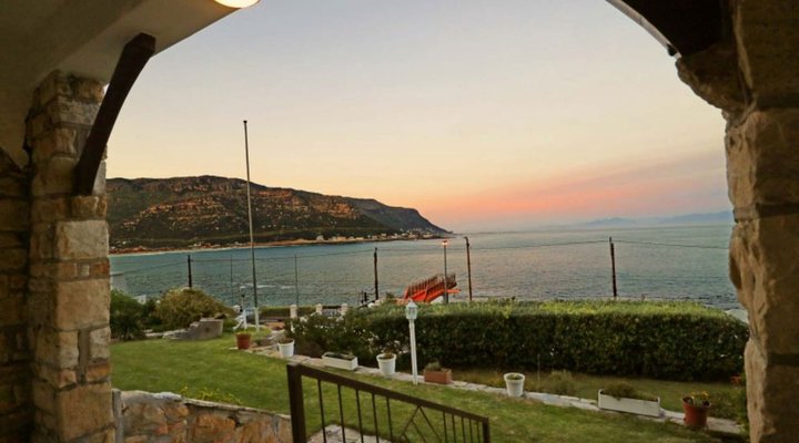 Sunny Cove Manor