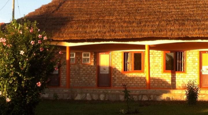 Bwindi Inn & Chalet Village