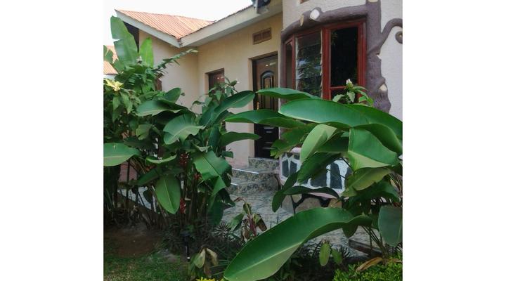 Bwindi Inn & Chalet Village