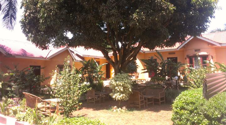Bwindi Inn & Chalet Village