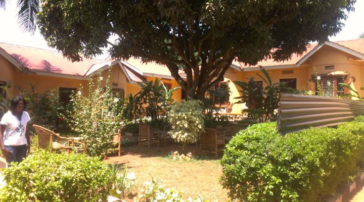 Bwindi Inn & Chalet Village