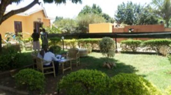 Bwindi Inn & Chalet Village