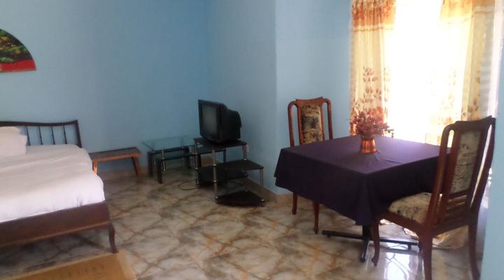 Bwindi Inn & Chalet Village