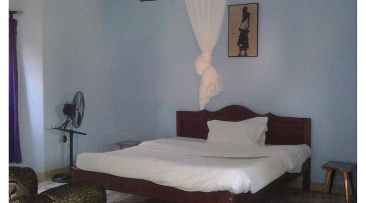 Bwindi Inn & Chalet Village